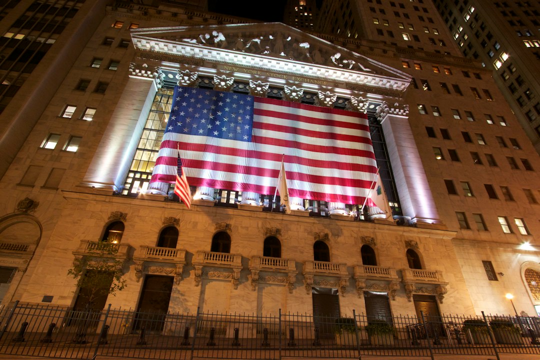 US Stocks Mixed on Earnings; Fed Blackout
